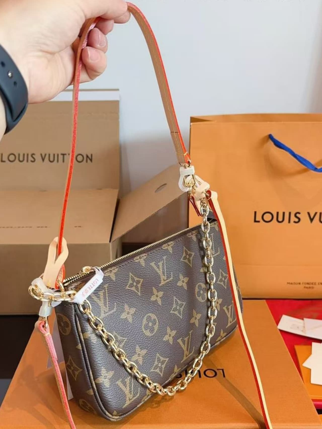 Louis Vuitton Pochette accessories Monogram LB2083 (4)