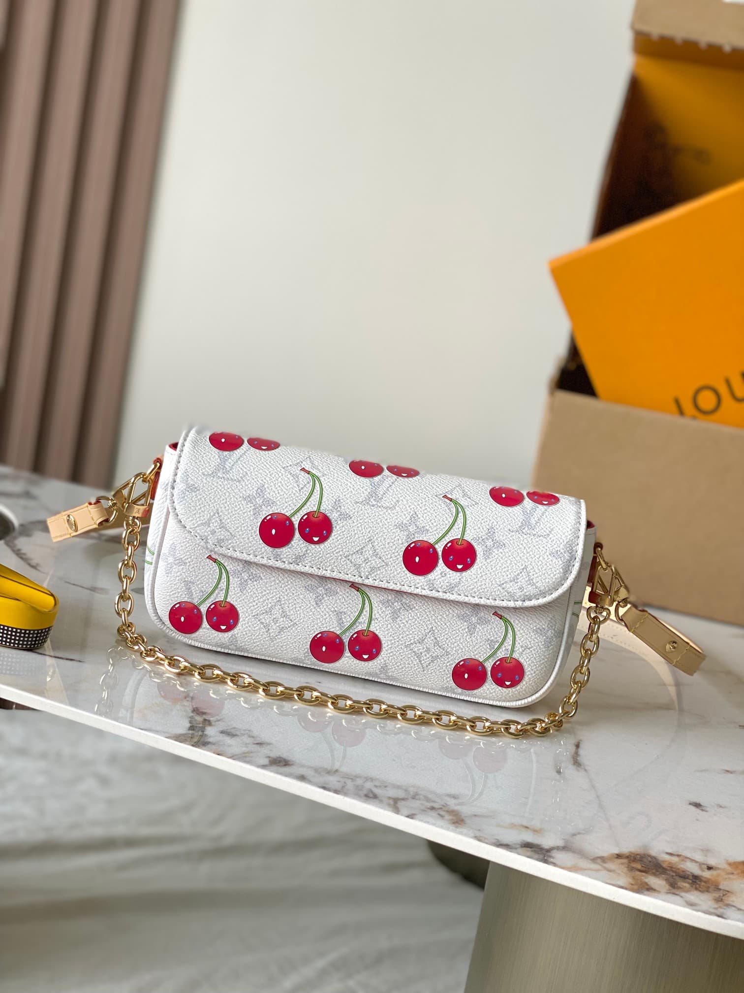 Louis Vuitton TM Wallet On Chain Ivy Monogram cherry canvas LB22089 (1)