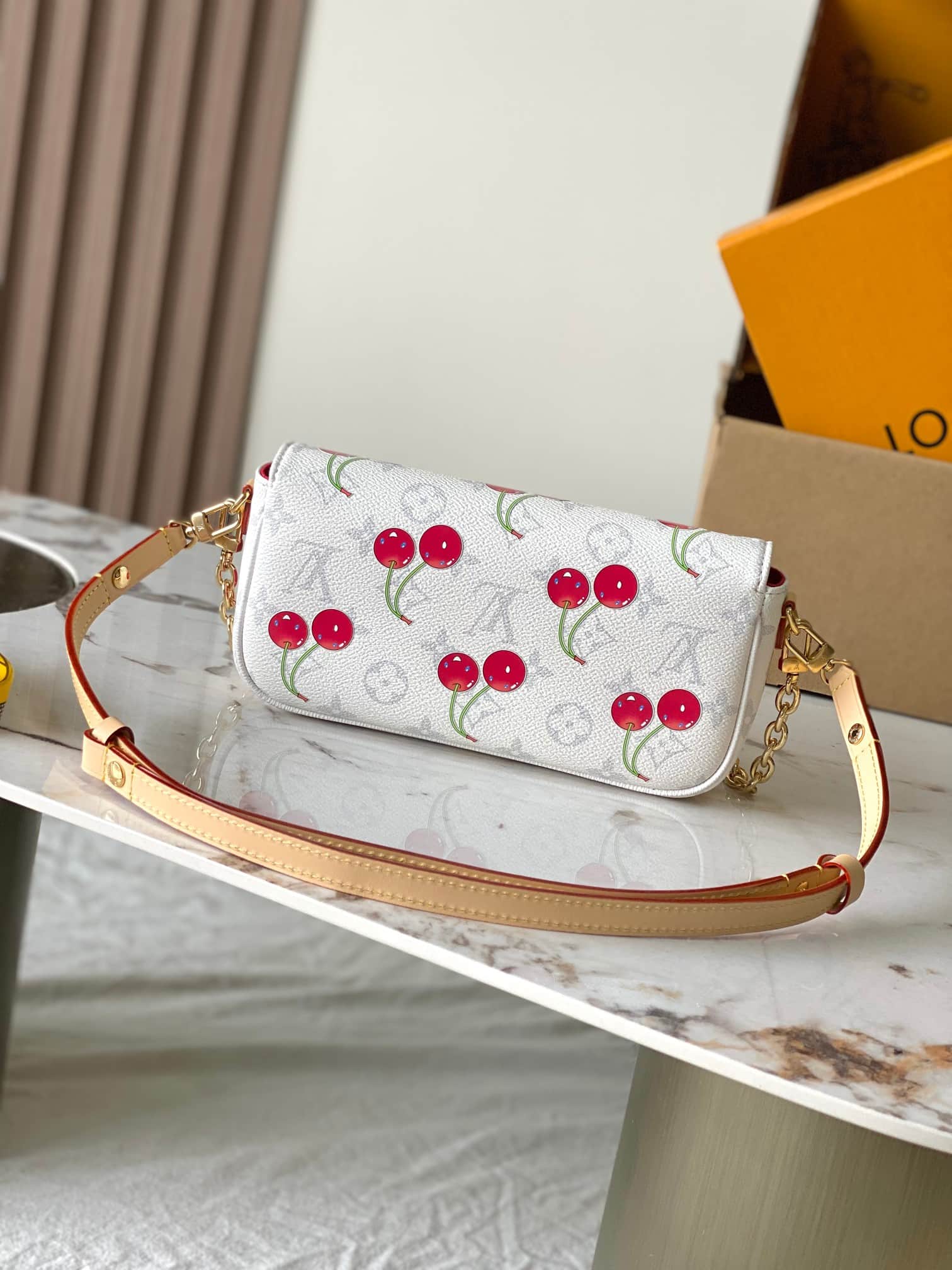 Louis Vuitton TM Wallet On Chain Ivy Monogram cherry canvas LB22089 (3)