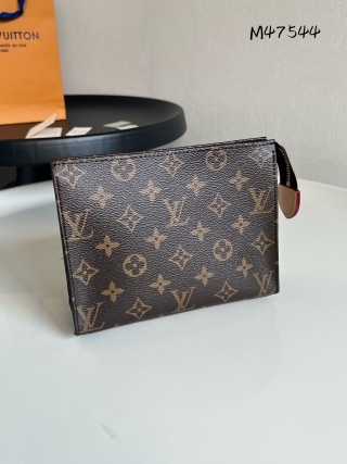 Louis Vuitton TOILETRY POUCH 19 LB4841 (2)