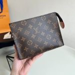 Louis Vuitton TOILETRY POUCH 19 LB4841 (5)