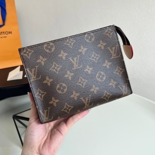 Louis Vuitton TOILETRY POUCH 19 LB4841 (5)