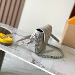 Louis Vuitton Wallet On Chain Ivy Embossed grained LB21757 (3)