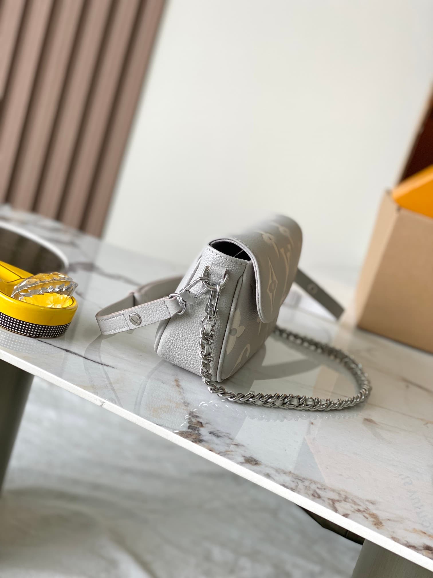 Louis Vuitton Wallet On Chain Ivy Embossed grained LB21757 (3)