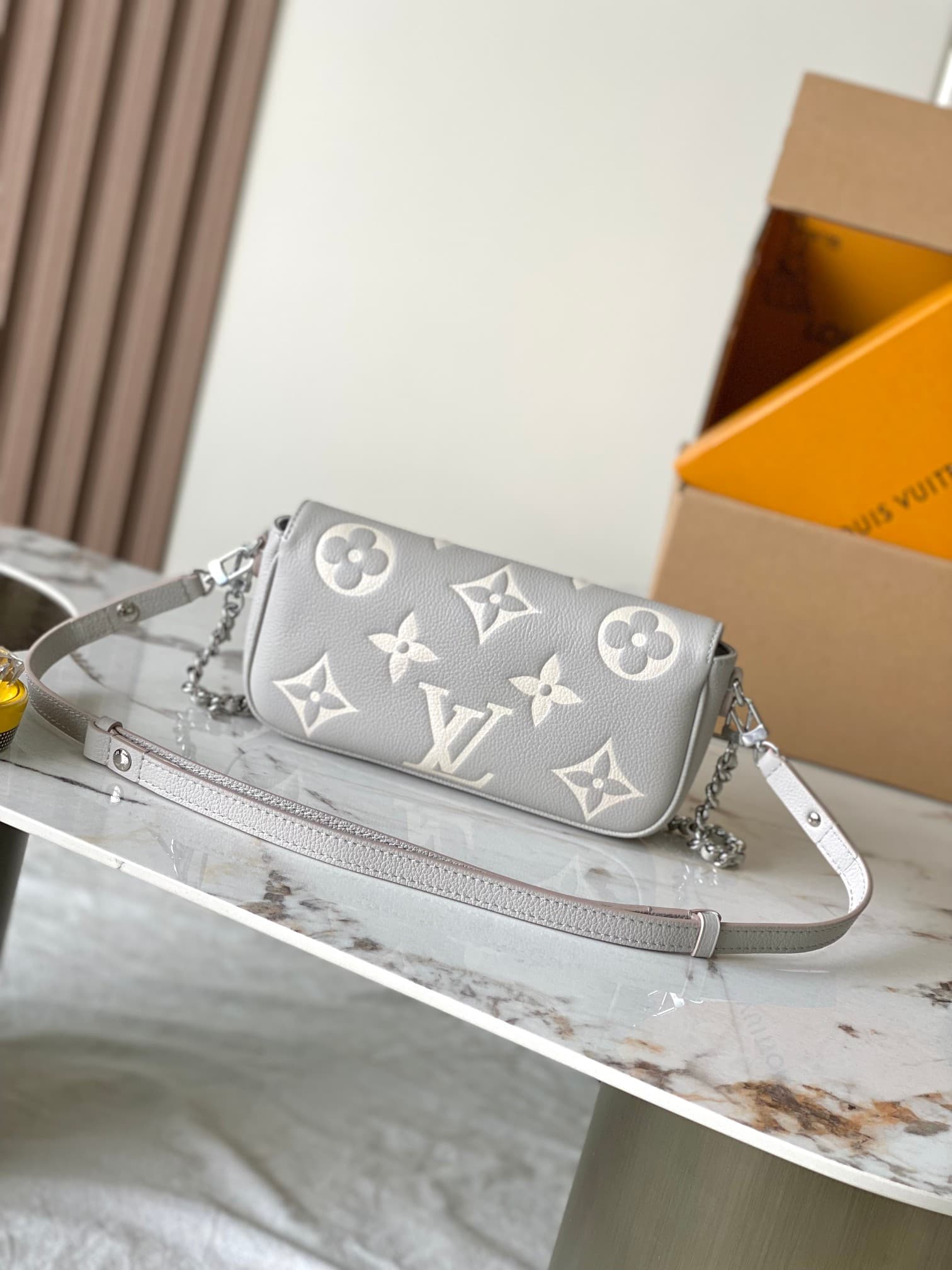 Louis Vuitton Wallet On Chain Ivy Embossed grained LB21757 (4)