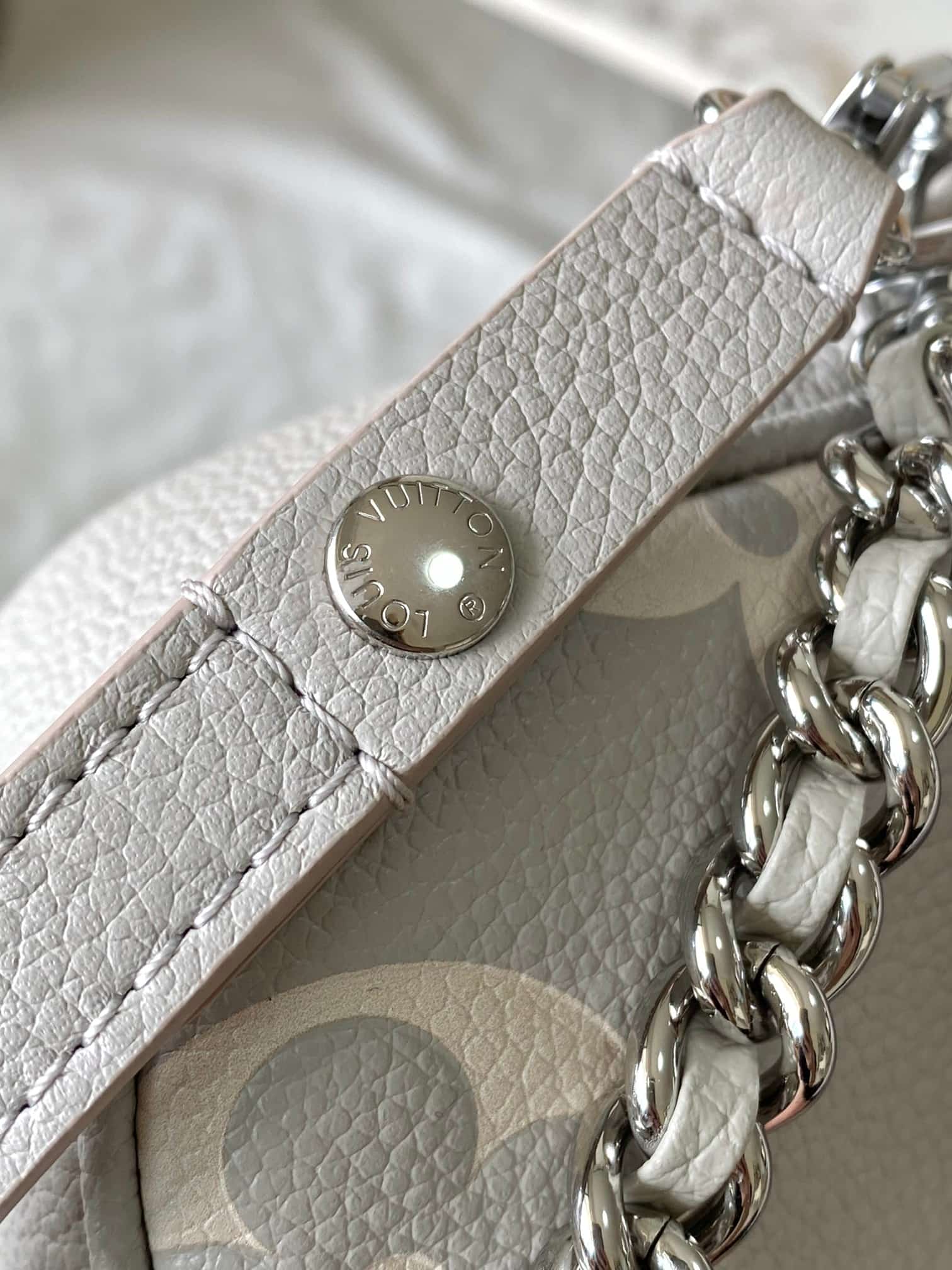 Louis Vuitton Wallet On Chain Ivy Embossed grained LB21757 (6)