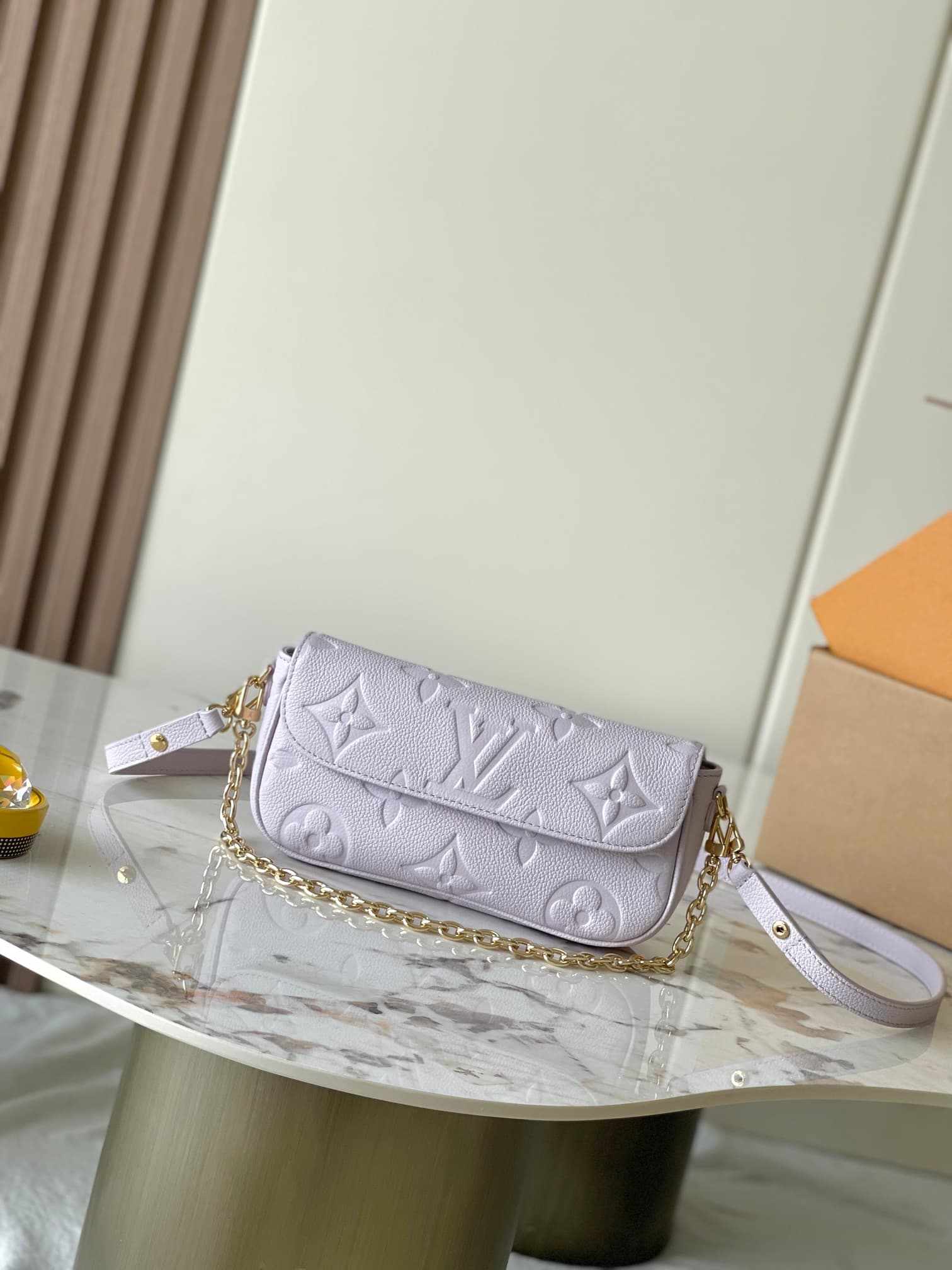 Louis Vuitton Wallet On Chain Ivy Embossed leather LB21698 (2)