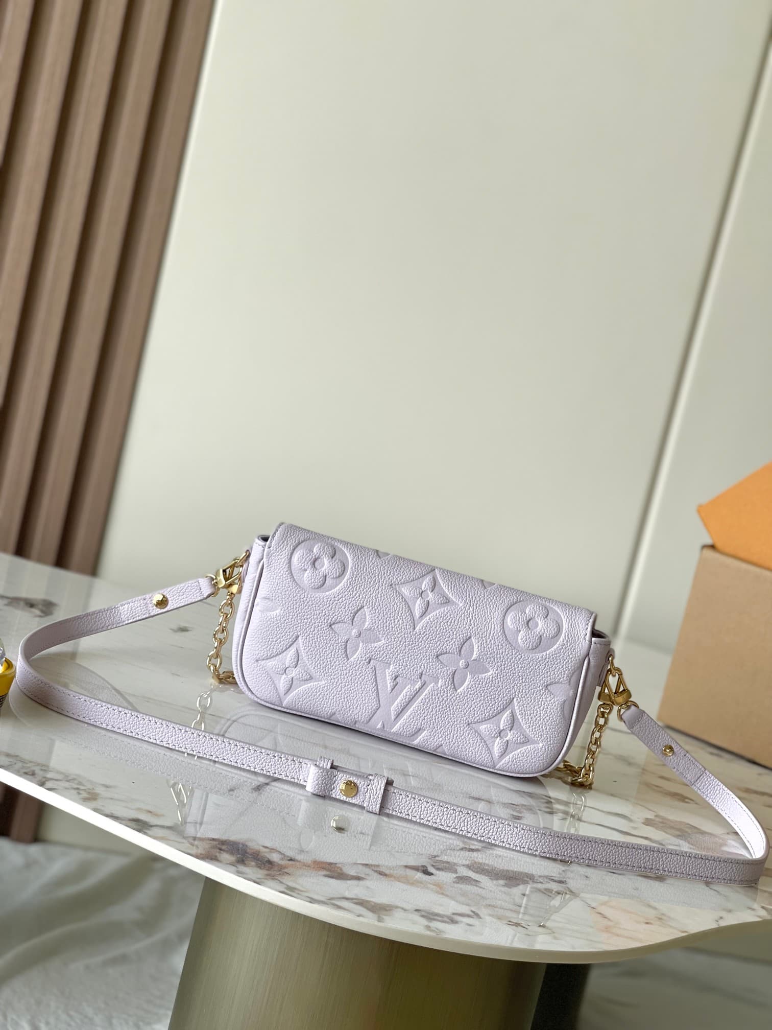 Louis Vuitton Wallet On Chain Ivy Embossed leather LB21698 (4)