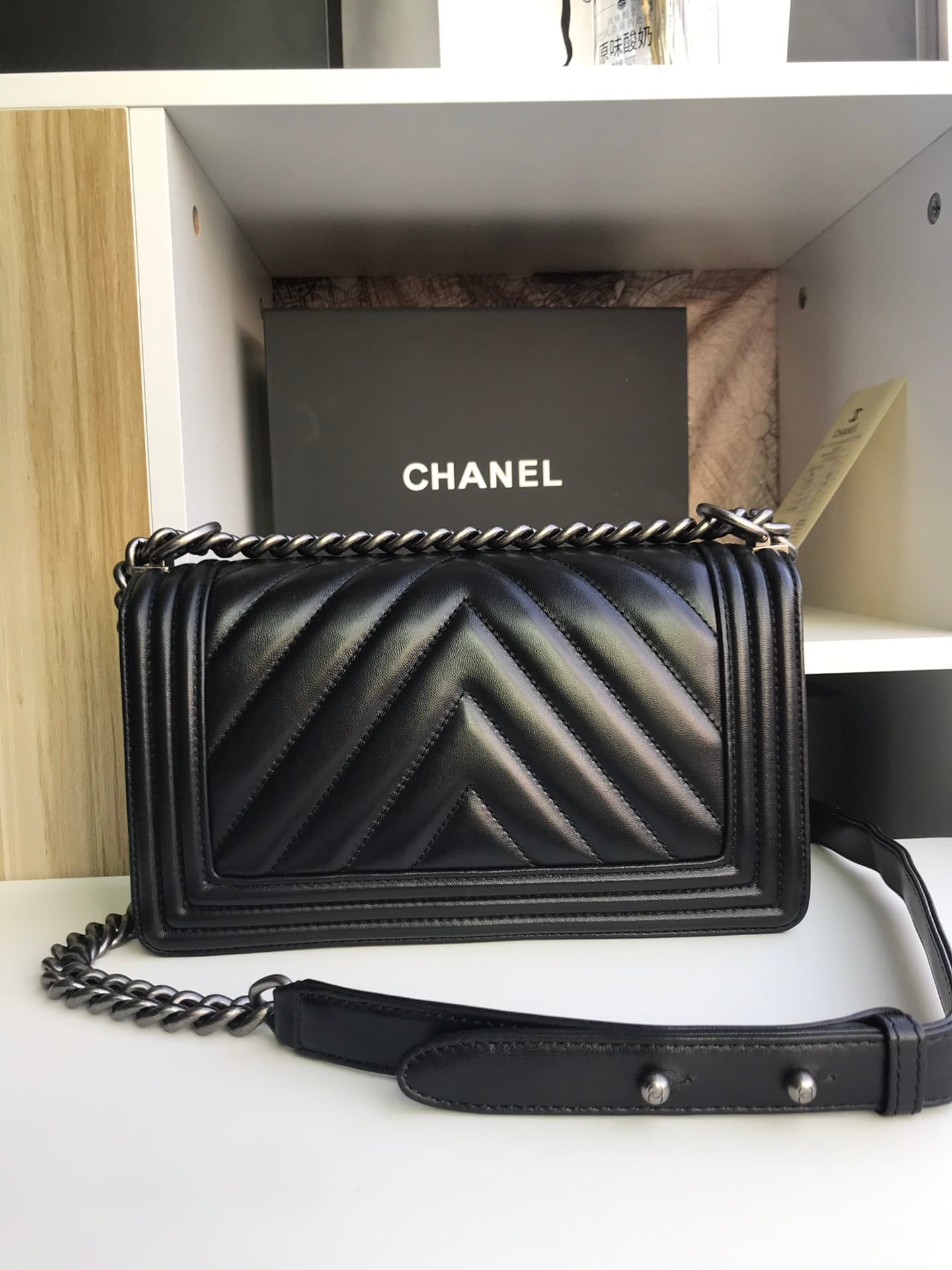 BOY Chanel Chevrons Pattern Lambskin LB23011 (2)