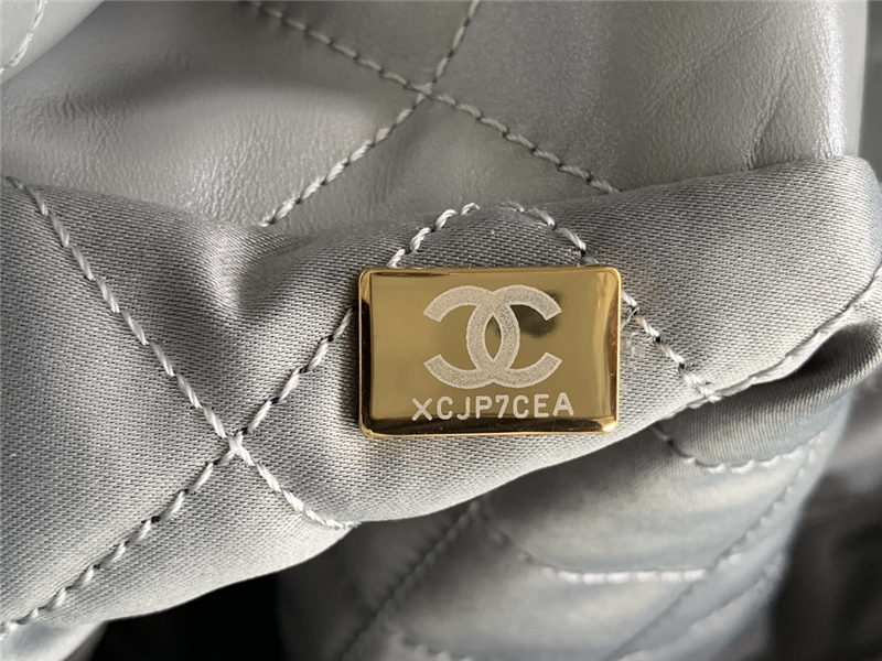 Chanel 22 LARGE HANDBAG Metallic Calfskin LB11226 (5)