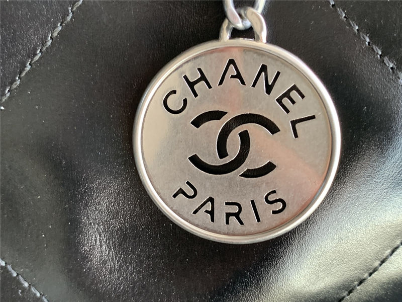 Chanel 22 LARGE HANDBAG Metallic Calfskin LB11610 (3)