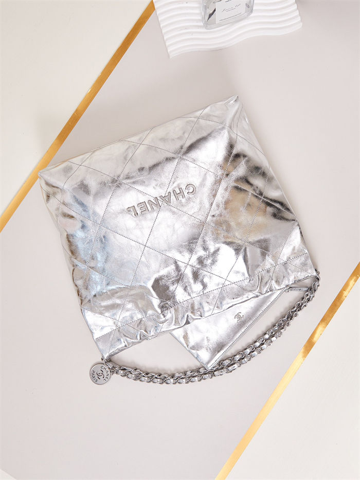 Chanel 22 MEDIUM HANDBAG Metallic Calfskin LB14526 (5)