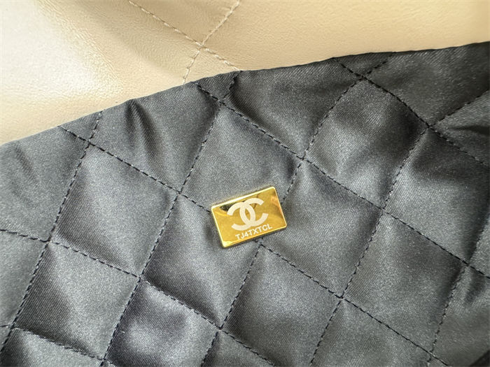 Chanel 22 MEDIUM HANDBAG Patchwork Shiny Calfskin LB893 (6)