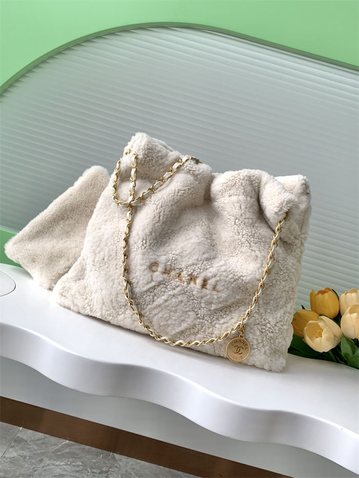 Chanel 22 MEDIUM HANDBAG Shearling Lambskin LB15668 (1)