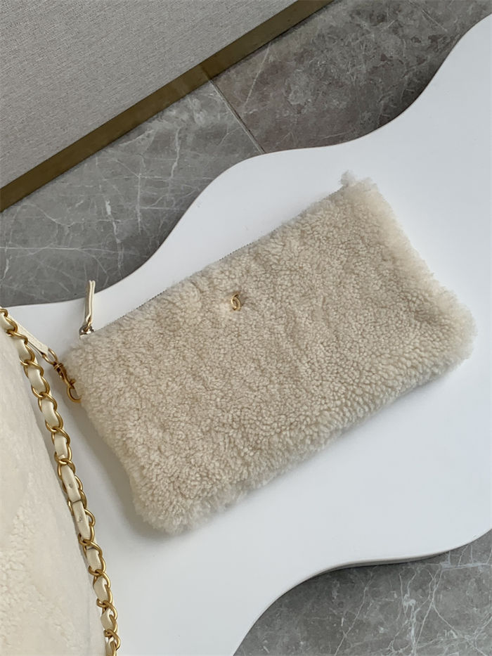 Chanel 22 MEDIUM HANDBAG Shearling Lambskin LB15668 (6)