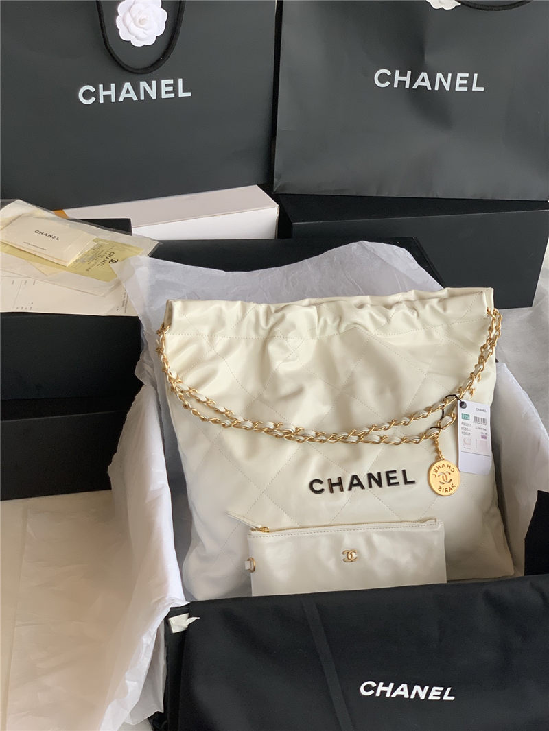 Chanel 22 MEDIUM HANDBAG Shiny Calfskin LB10346 (1)