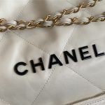 Chanel 22 MEDIUM HANDBAG Shiny Calfskin LB10346 (2)