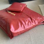 Chanel 22 MEDIUM HANDBAG Shiny Calfskin LB11605 (4)