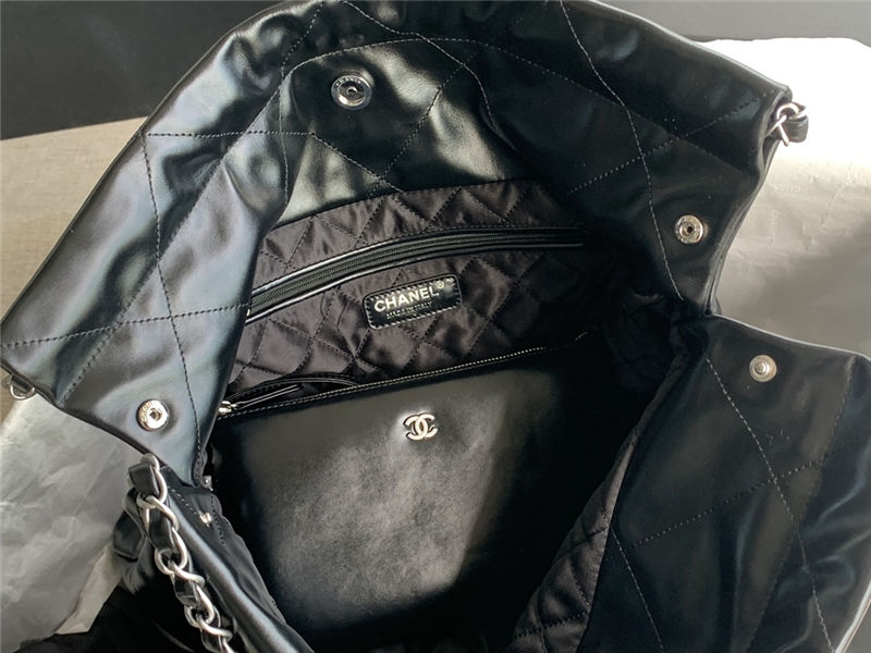 Chanel 22 MEDIUM HANDBAG Shiny Calfskin LB11611 (3)