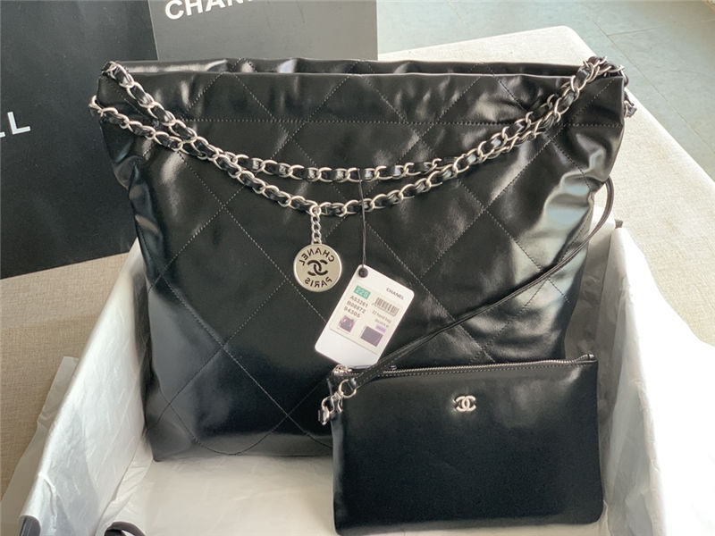 Chanel 22 MEDIUM HANDBAG Shiny Calfskin LB11611 (5)