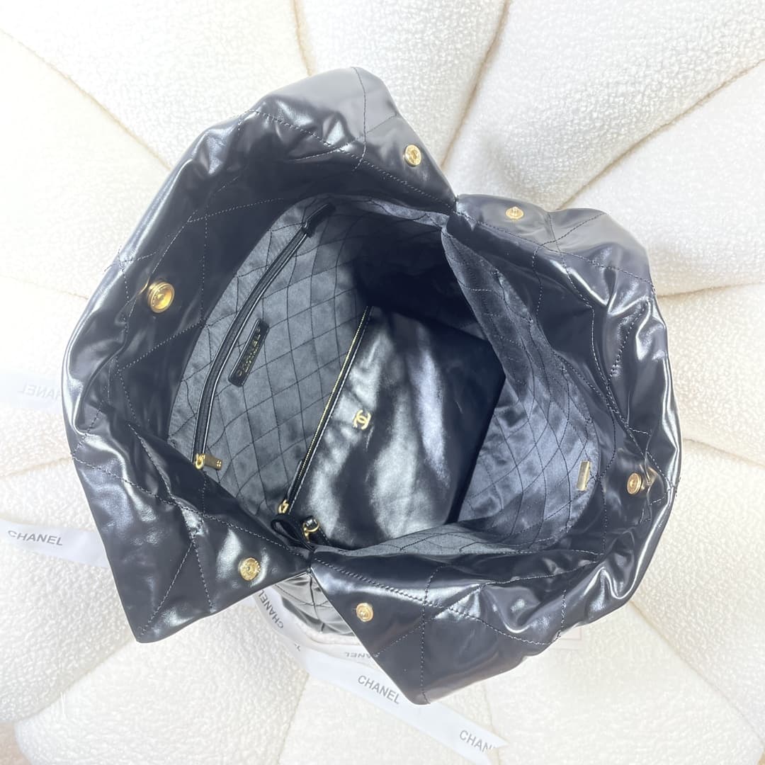 Chanel 22 MEDIUM HANDBAG Shiny Calfskin LB16298 (5)
