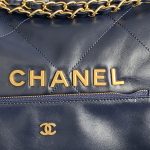 Chanel 22 MEDIUM HANDBAG Shiny Calfskin LB410349 (2)