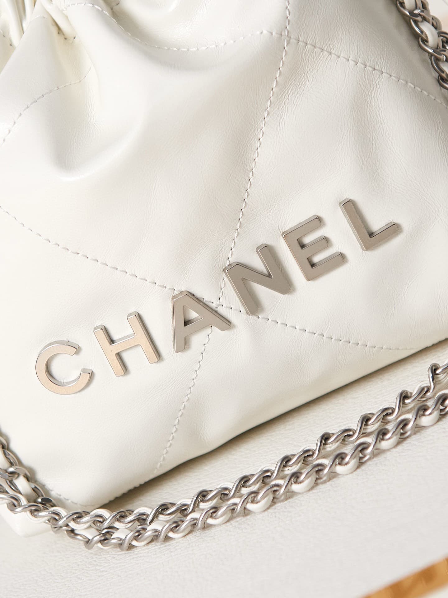 Chanel 22 MINI HANDBAG Shiny Calfskin LB12843 (3)