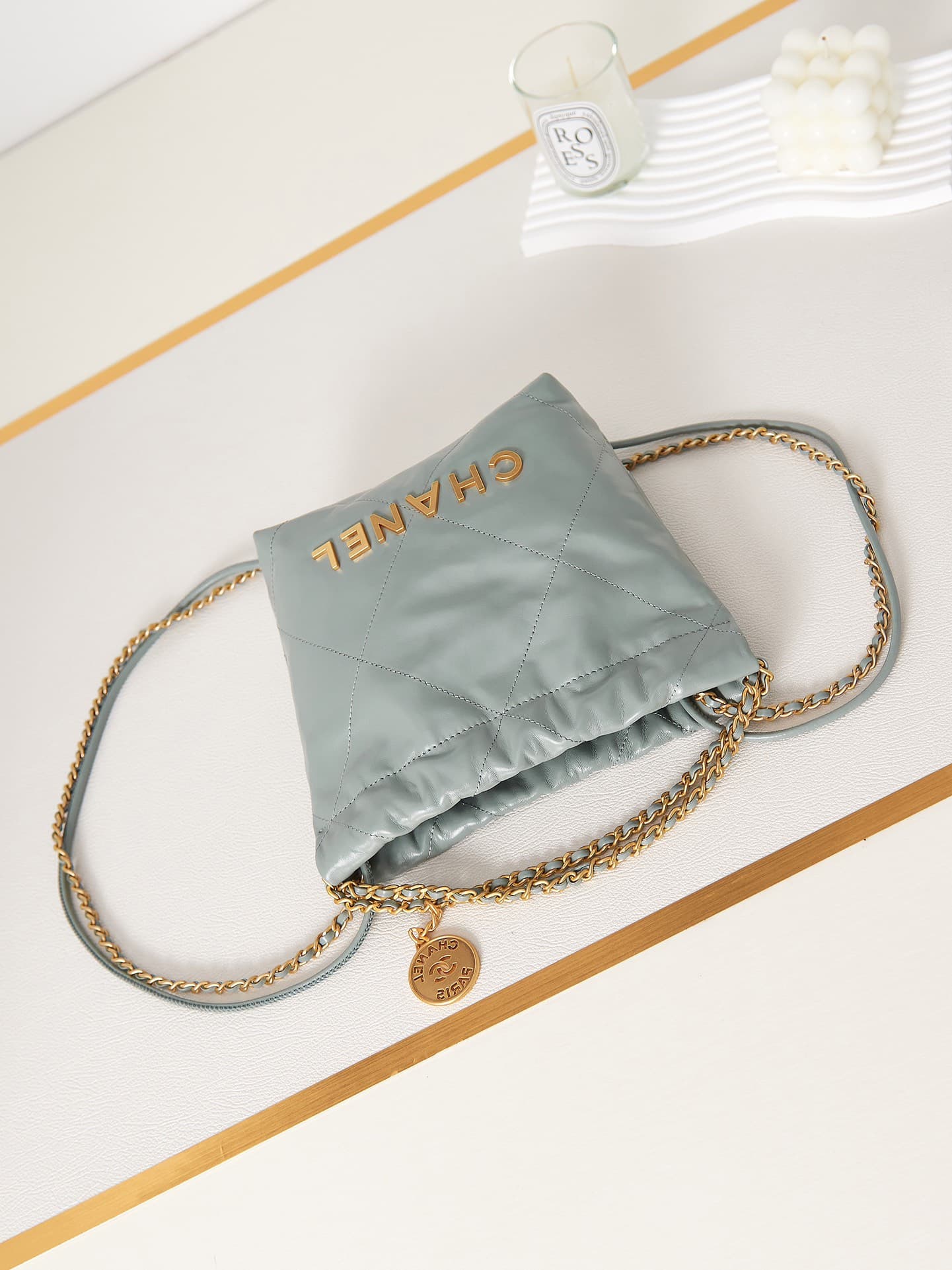 Chanel 22 MINI HANDBAG Shiny Calfskin LB12844 (5)