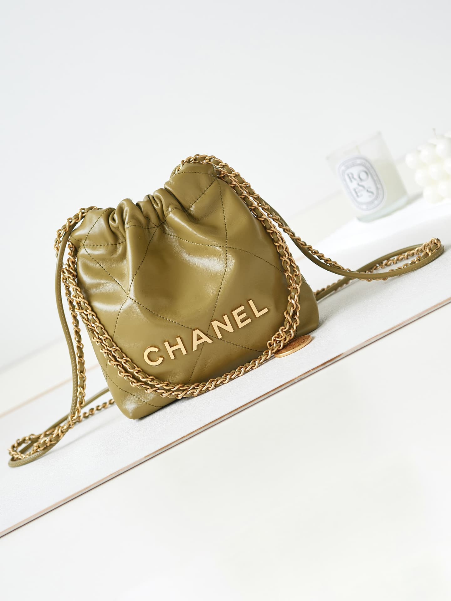 Chanel 22 MINI HANDBAG Shiny Calfskin LB12907 (1)