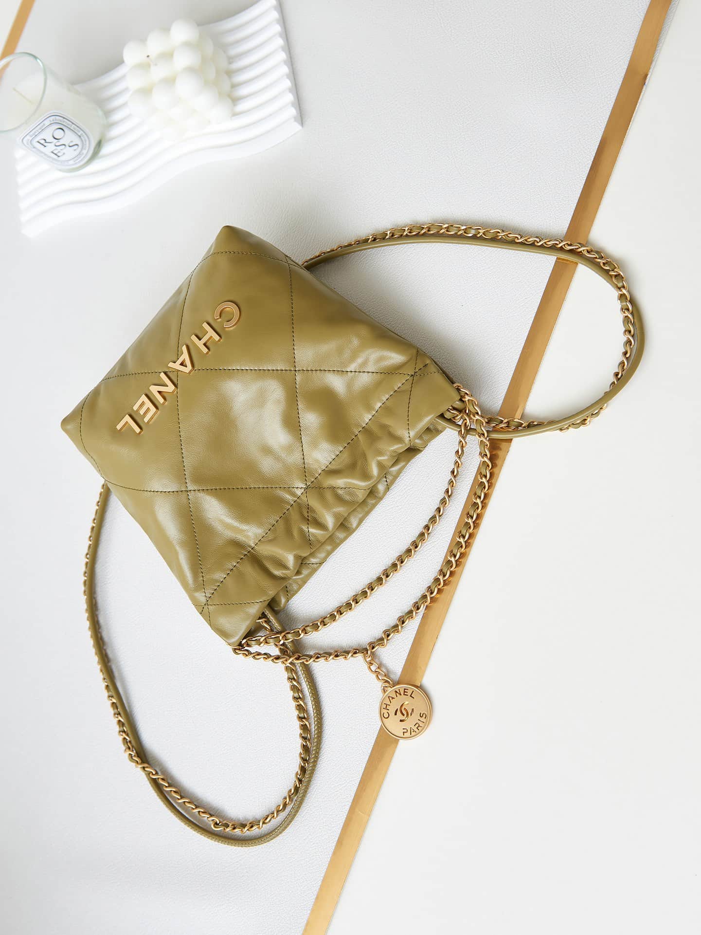 Chanel 22 MINI HANDBAG Shiny Calfskin LB12907 (6)