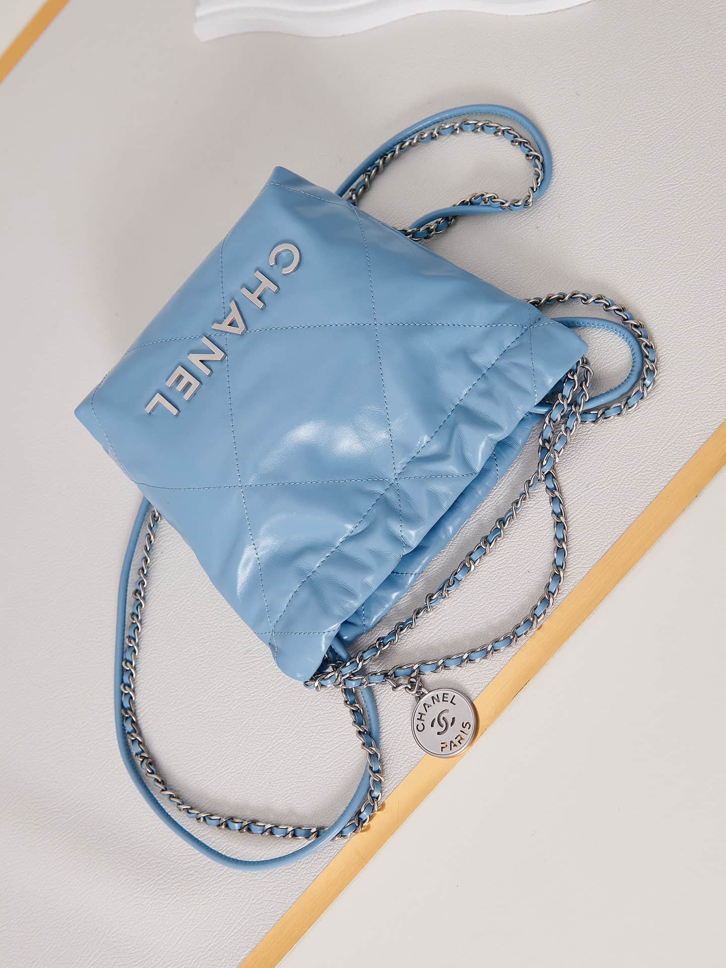 Chanel 22 MINI HANDBAG Shiny Calfskin LB12909 (6)