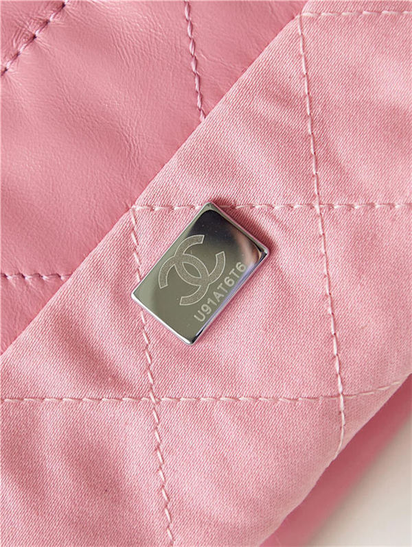 Chanel 22 MINI HANDBAG Shiny Calfskin LB13330 (4)