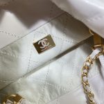 Chanel 22 MINI HANDBAG Shiny Calfskin LB16025 (2)