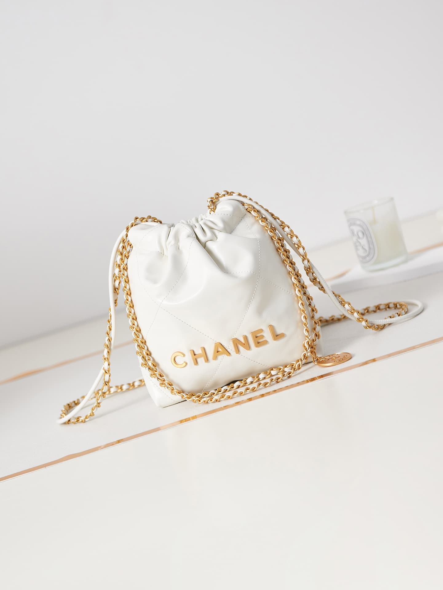 Chanel 22 MINI HANDBAG Shiny Calfskin LB8475 (1)