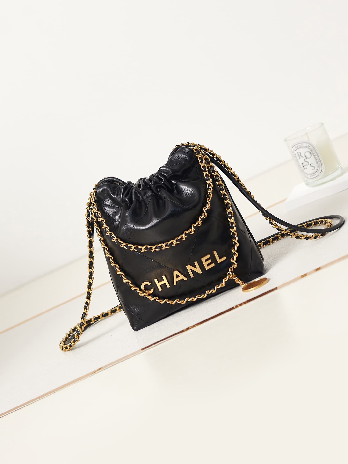 Chanel 22 MINI HANDBAG Shiny Calfskin LB8478 (1)