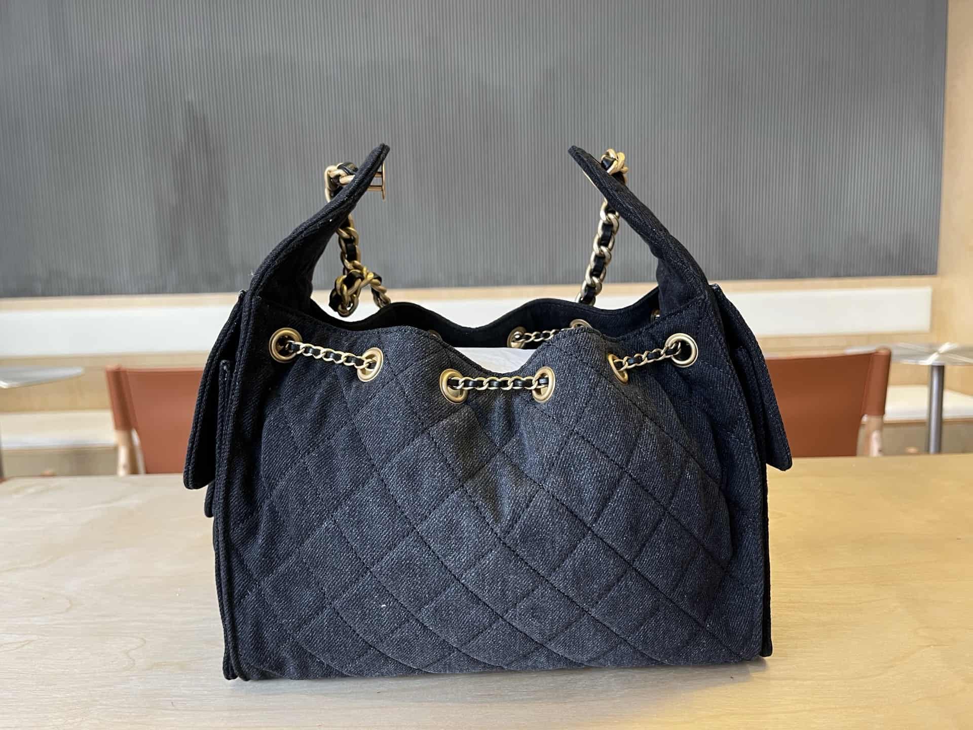 Chanel 25 Hobo Handbag Denim LB1568 (2)