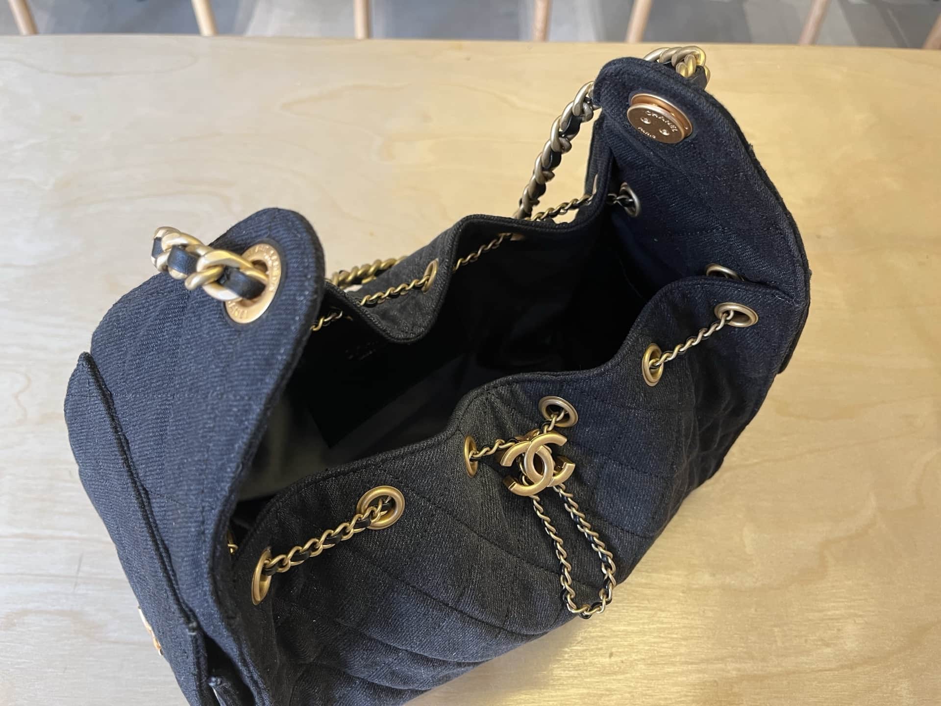 Chanel 25 Hobo Handbag Denim LB1568 (4)