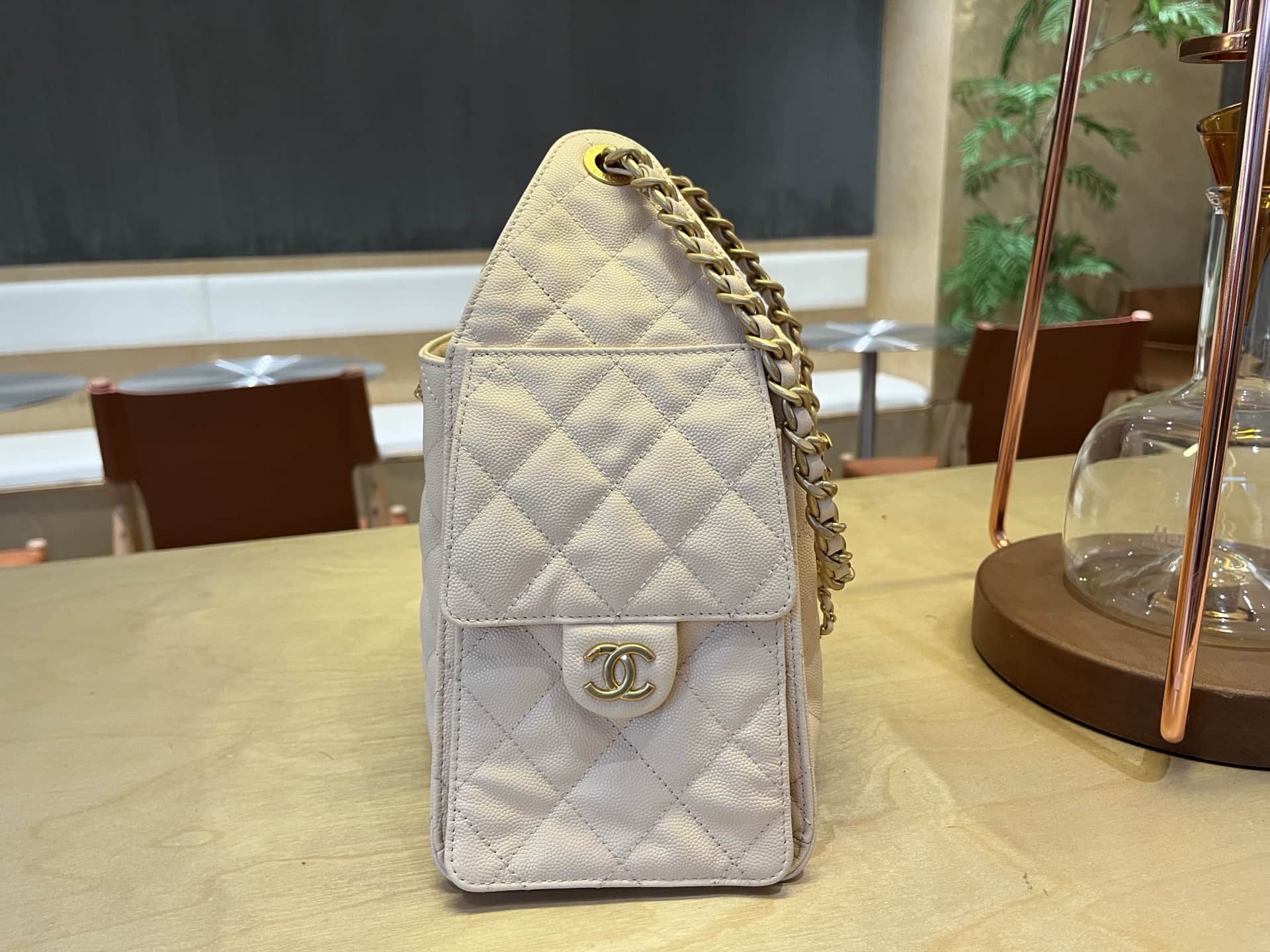 Chanel 25 Hobo Handbag Grained Calfskin LB1558 (4)