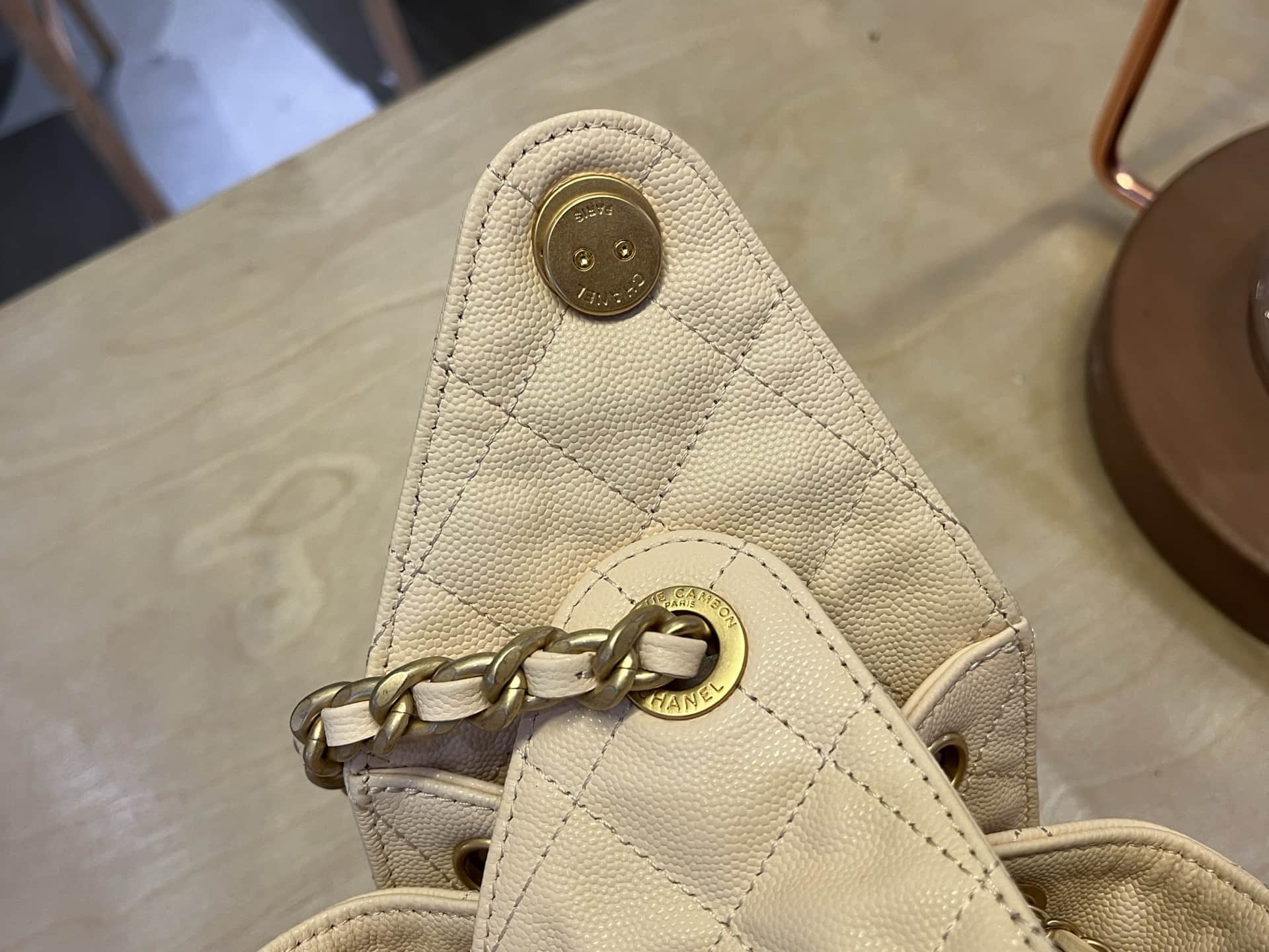 Chanel 25 Hobo Handbag Grained Calfskin LB1558 (5)