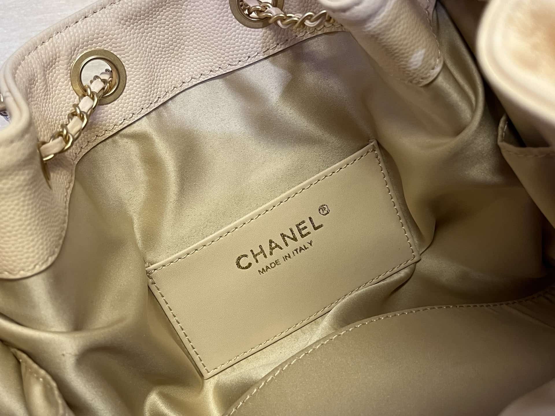 Chanel 25 Hobo Handbag Grained Calfskin LB1558 (6)