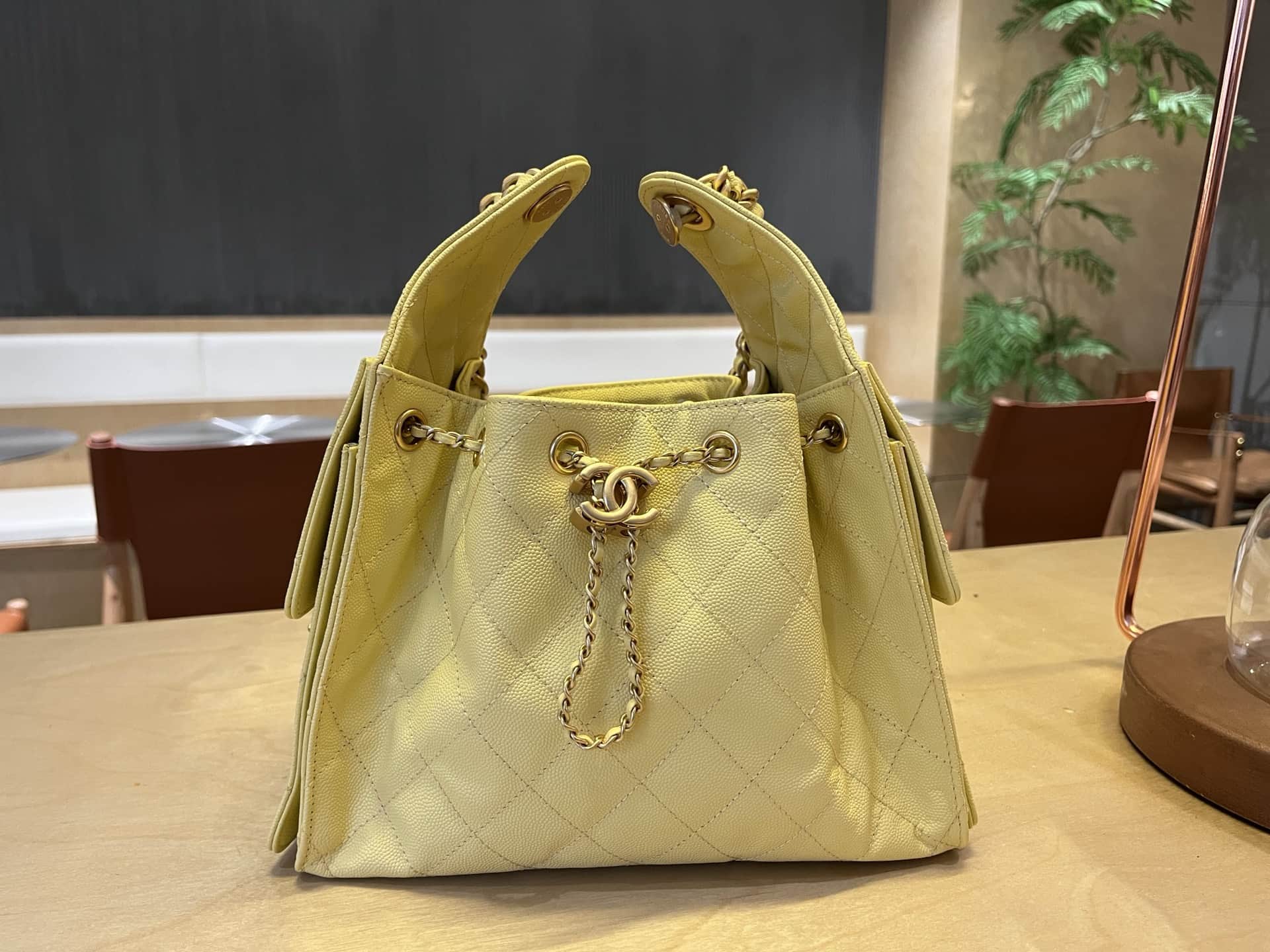 Chanel 25 Hobo Handbag Grained Calfskin LB1559 (2)