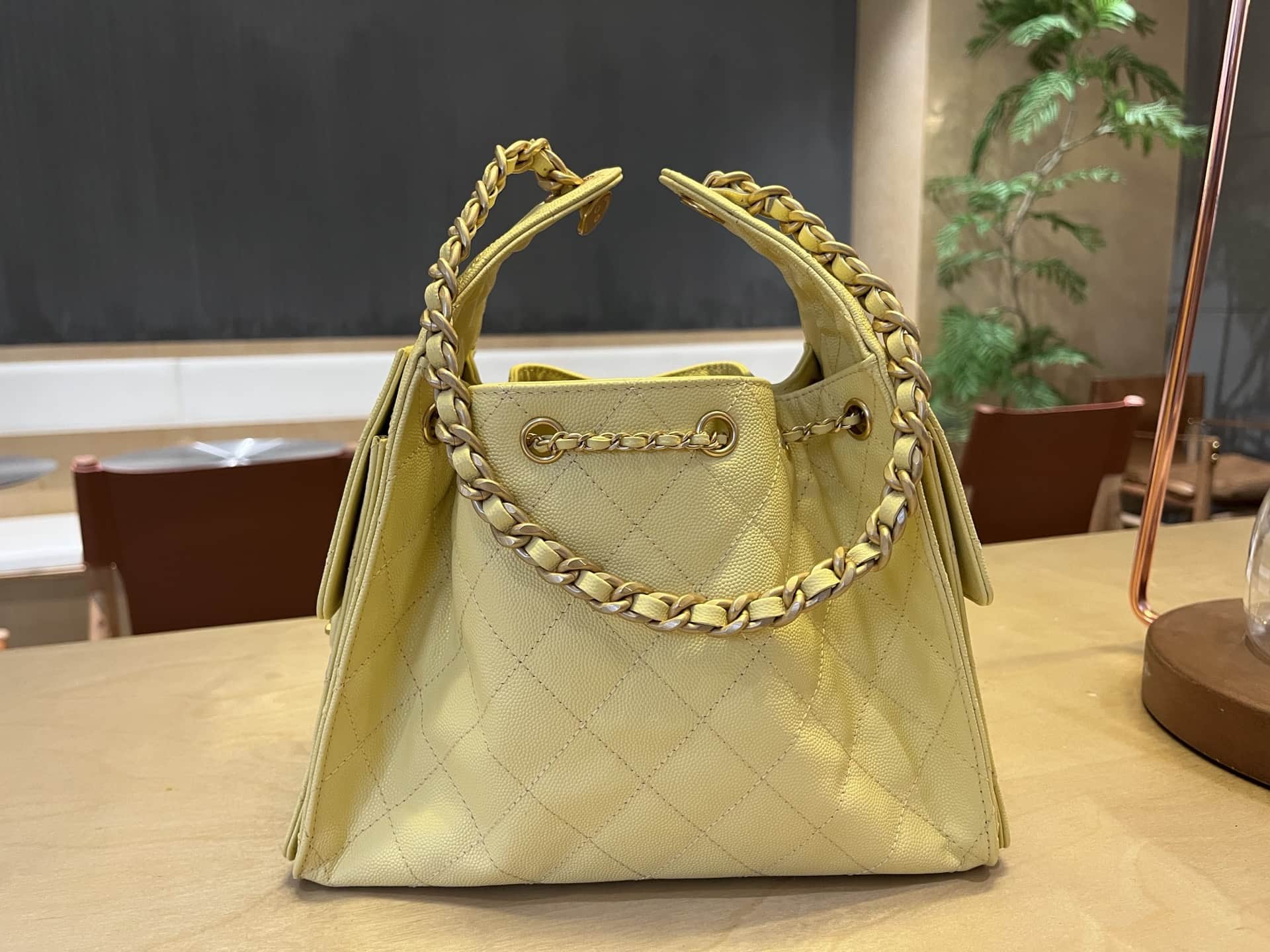 Chanel 25 Hobo Handbag Grained Calfskin LB1559 (3)