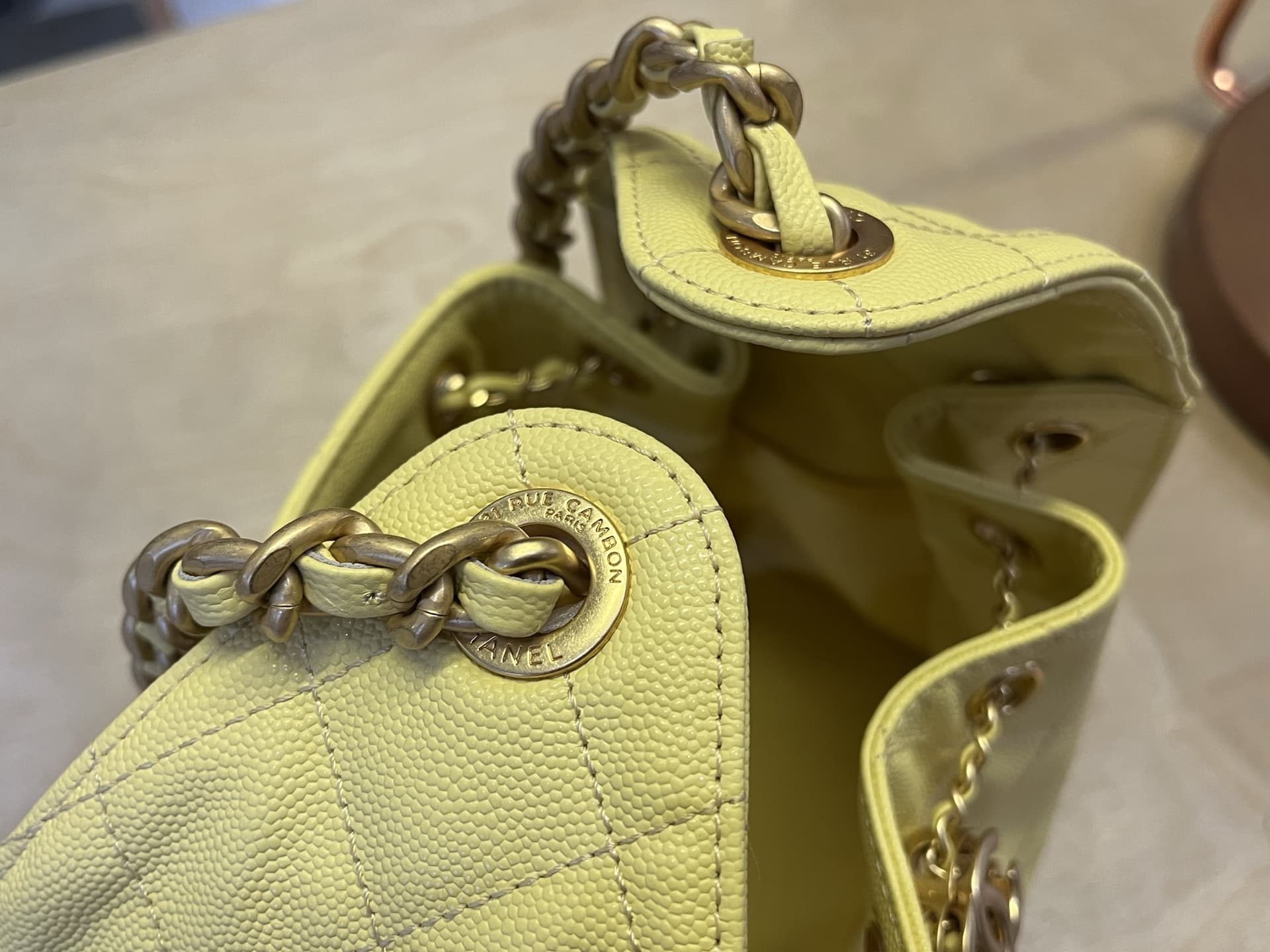 Chanel 25 Hobo Handbag Grained Calfskin LB1559 (5)