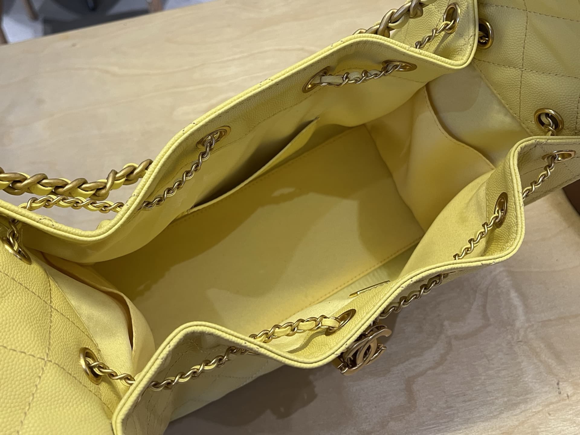 Chanel 25 Hobo Handbag Grained Calfskin LB1559 (6)