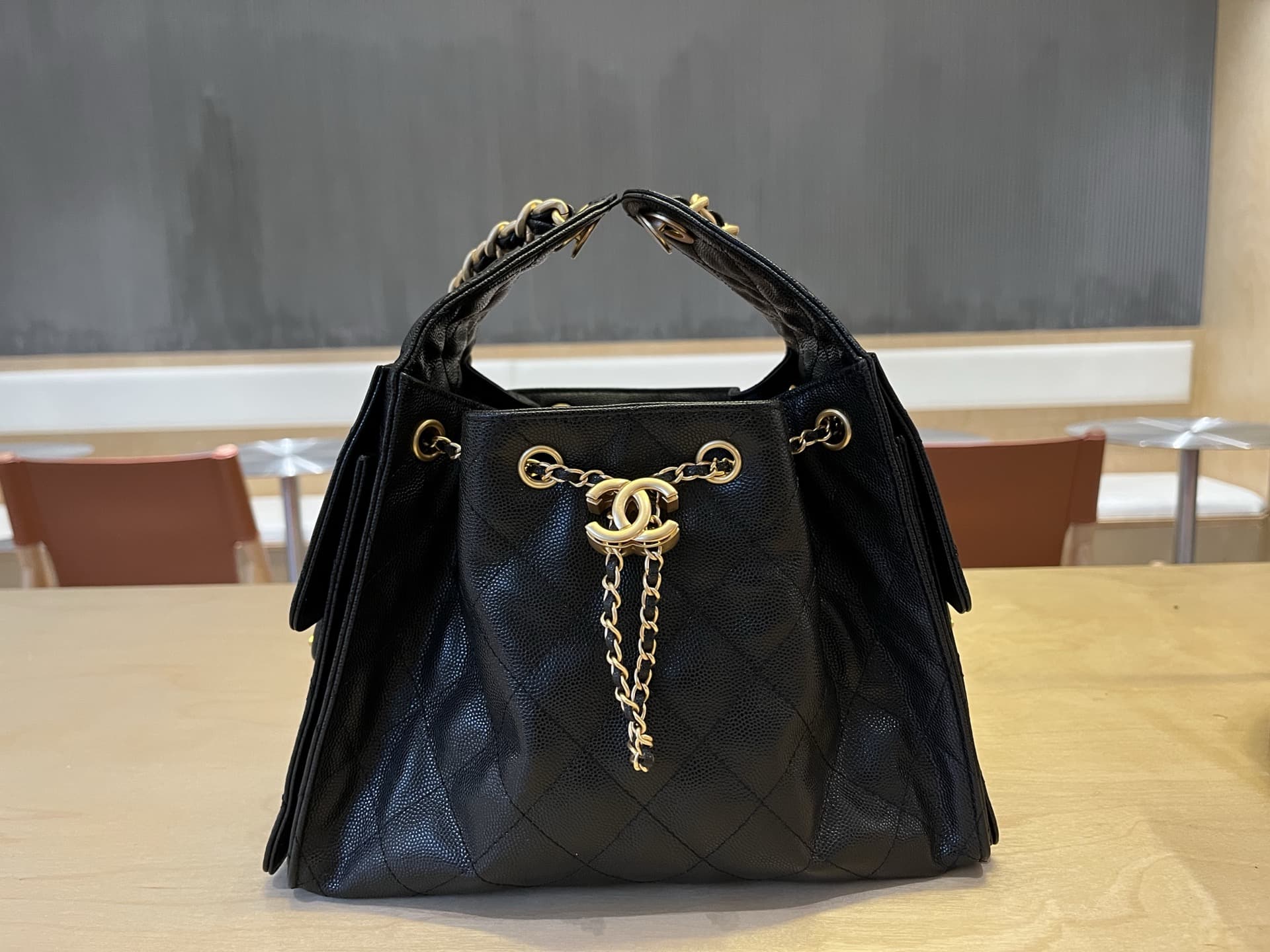 Chanel 25 Hobo Handbag Grained Calfskin LB1560 (2)