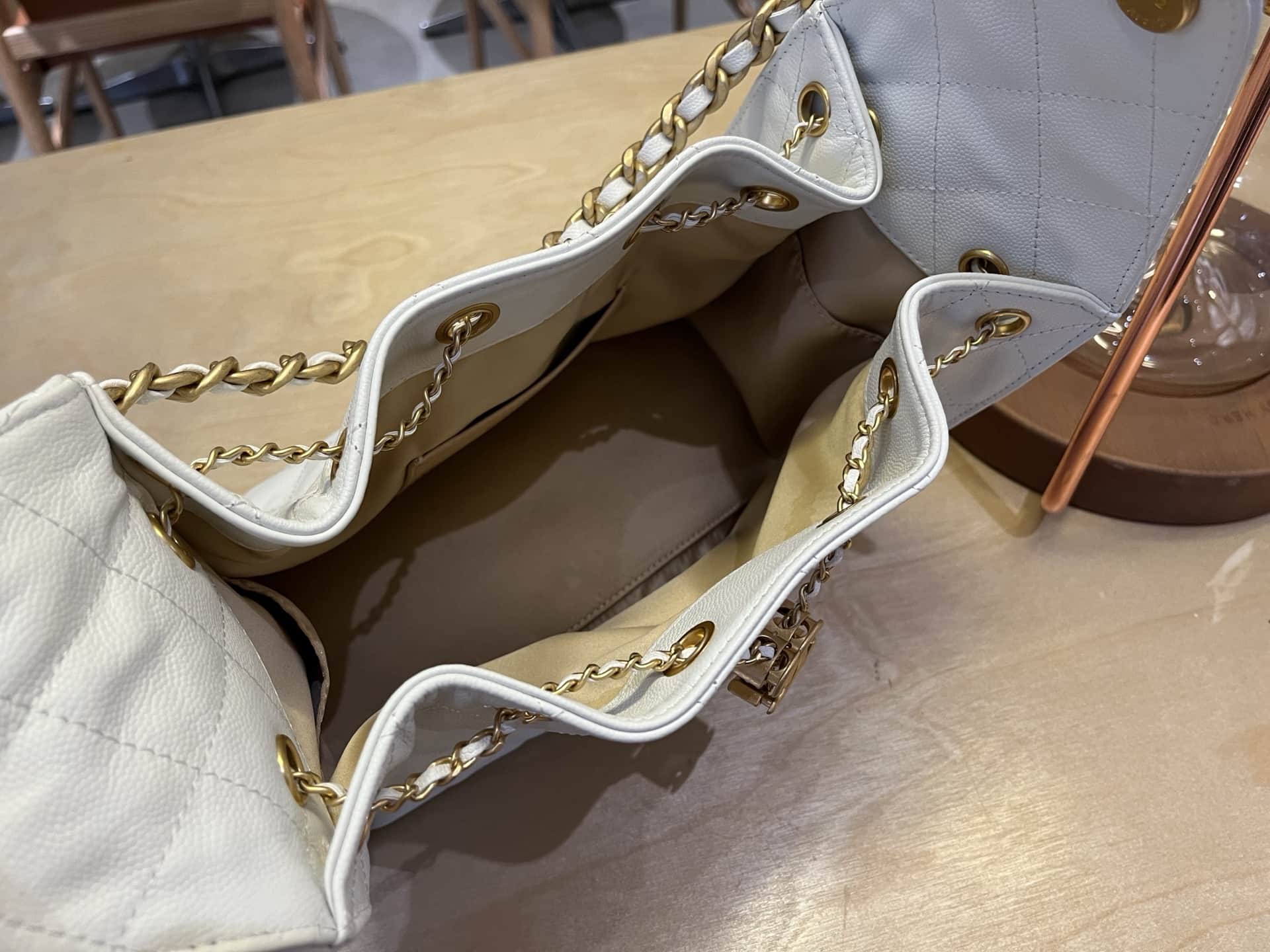 Chanel 25 Hobo Handbag Grained Calfskin LB1562 (6)