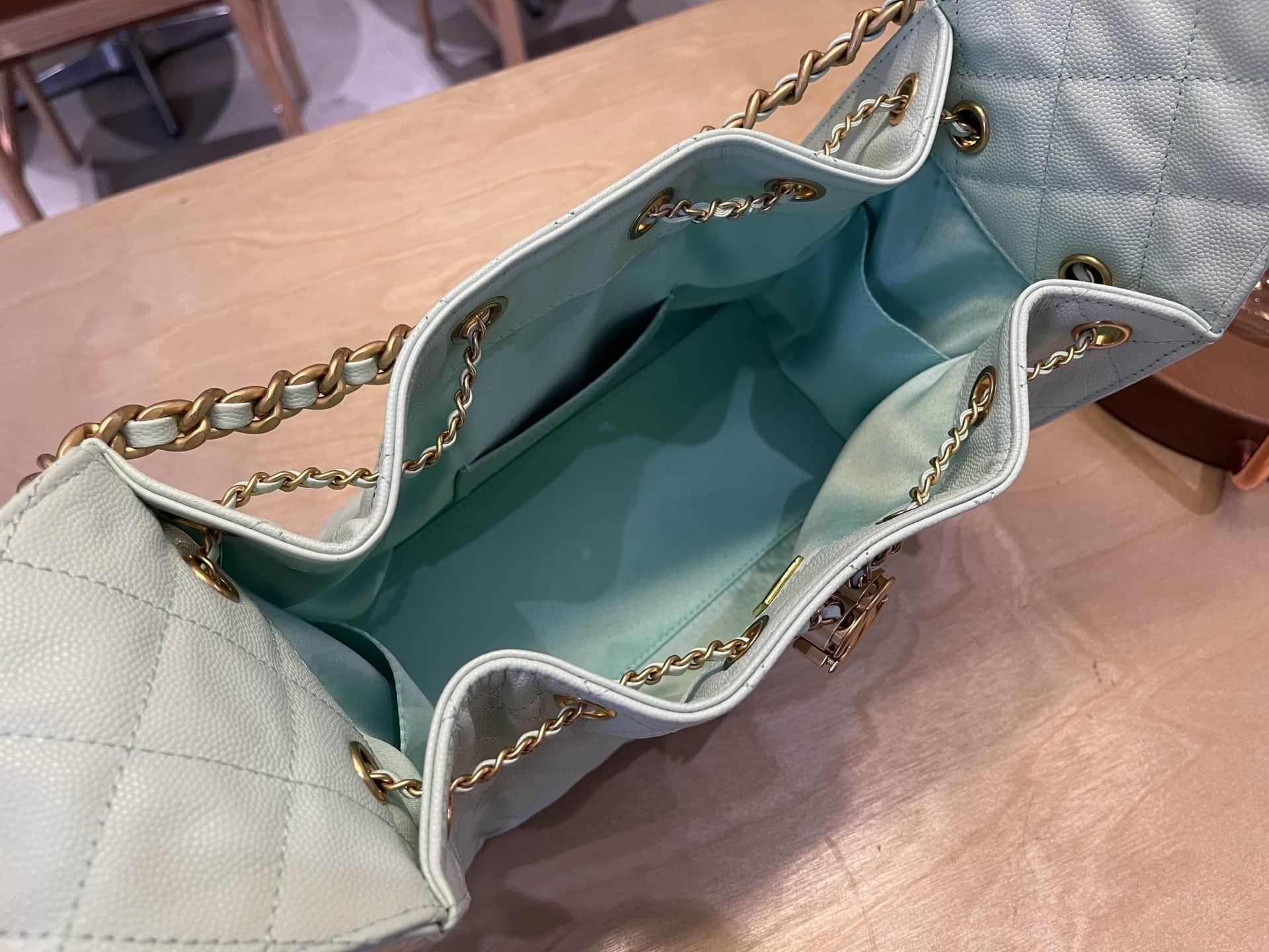 Chanel 25 Hobo Handbag Grained Calfskin LB1563 (5)