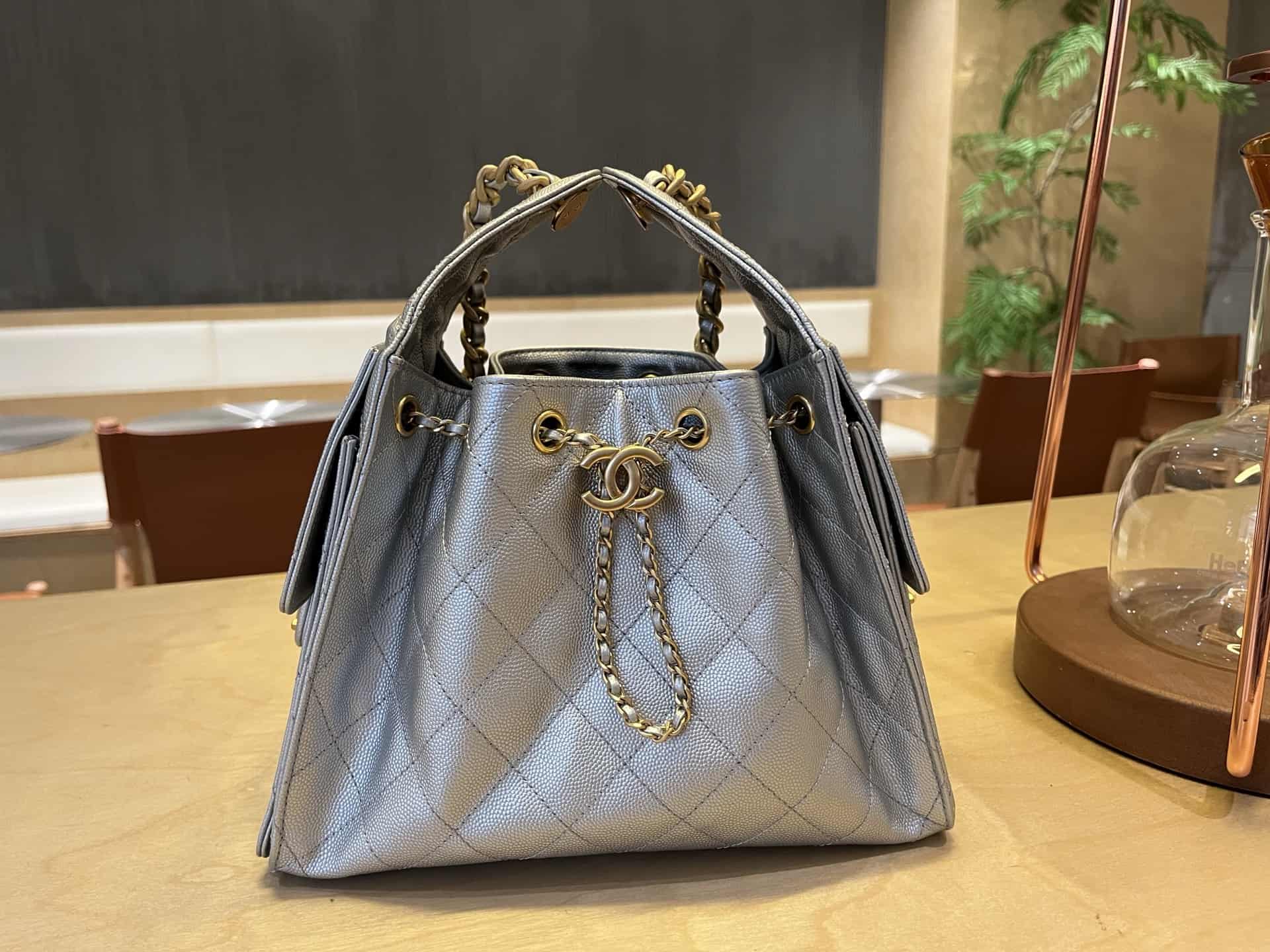 Chanel 25 Hobo Handbag Grained Calfskin LB1566 (2)