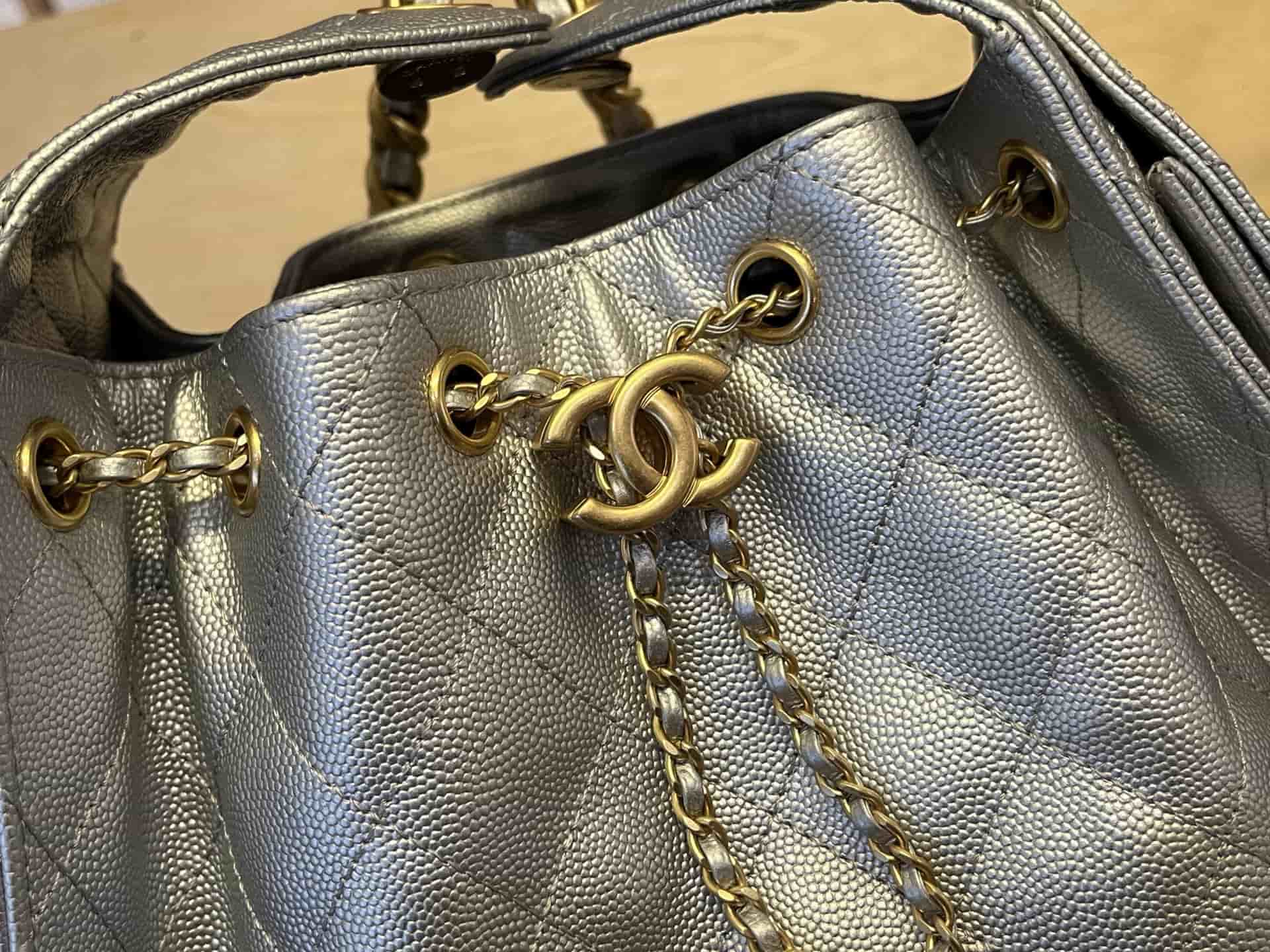 Chanel 25 Hobo Handbag Grained Calfskin LB1566 (6)