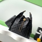Chanel 25 Hobo Handbag Grained Calfskin LB16167 (1)